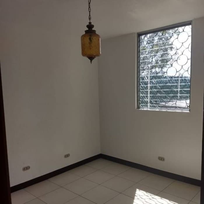 Venta de casa fuera de garita, Las Charcas, zona 11. — foto 6