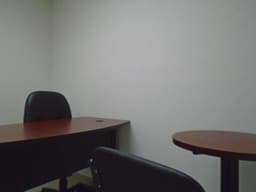 Alquilo Oficina Amueblada en Zona 10