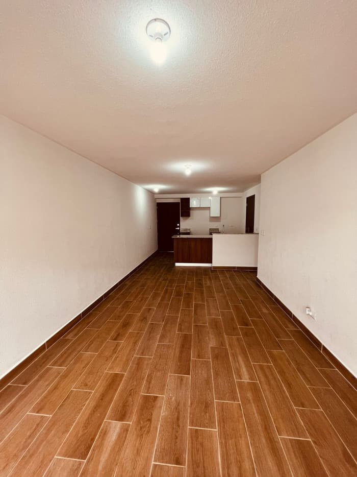 Apartamento en venta con jardín en Senderos zona 16 — foto 5