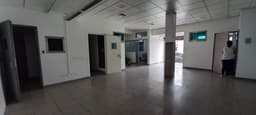 LOCAL EN ESQUINA AVENIDA ELENA EN ALQUILER 110 METROS