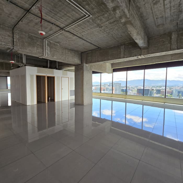 En venta oficinas en Zona 10 Diagonal 6 Guatemala — foto 3