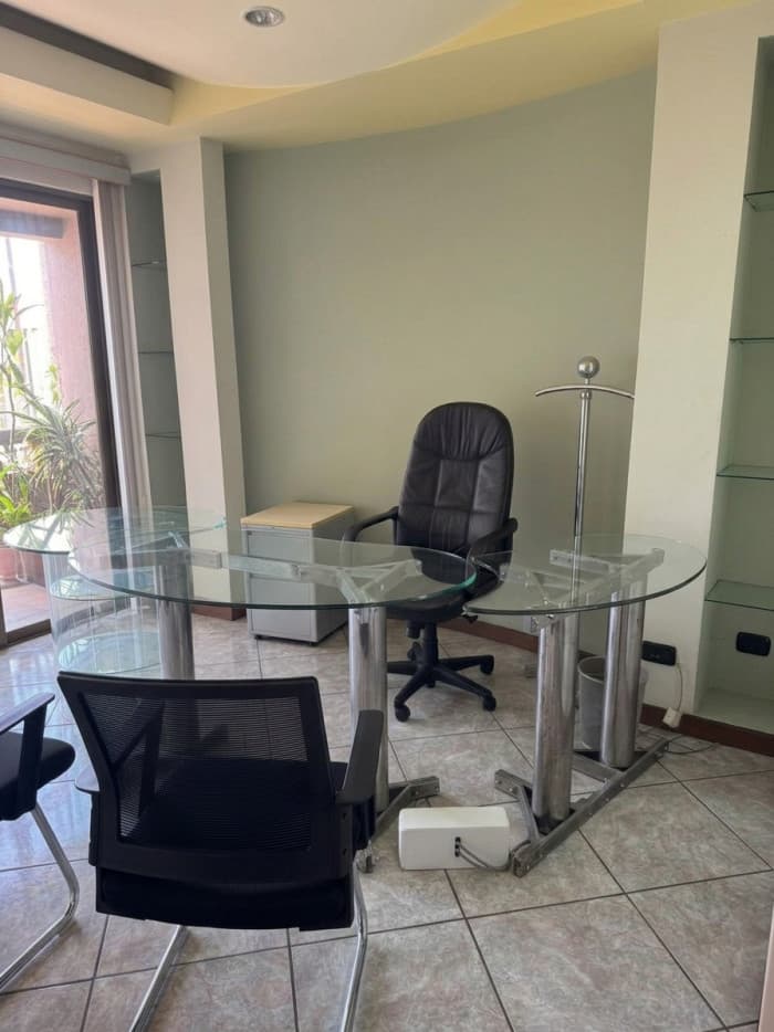 Oficina en renta en zona 15 Edificio de uso mixto — foto 1