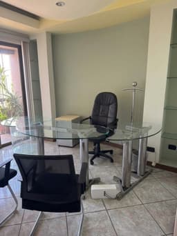 Oficina en renta en zona 15 Edificio de uso mixto