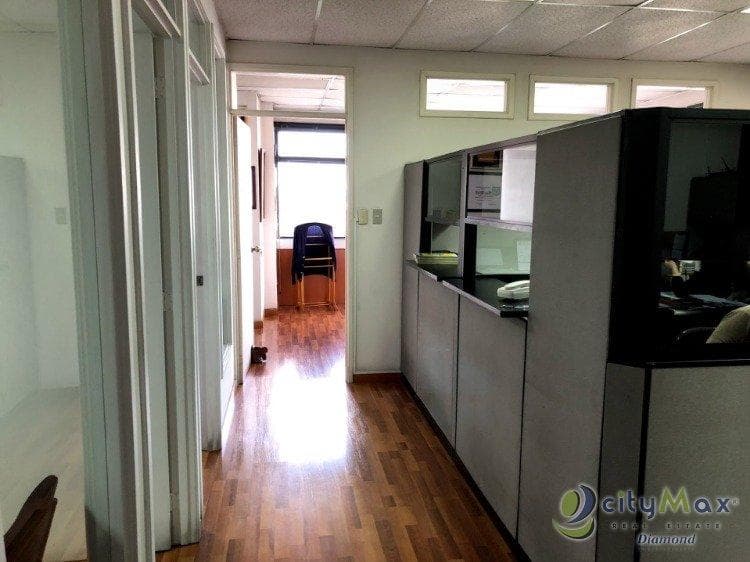 HERMOSA OFICINA EN VENTA EN ZONA 10 — foto 8