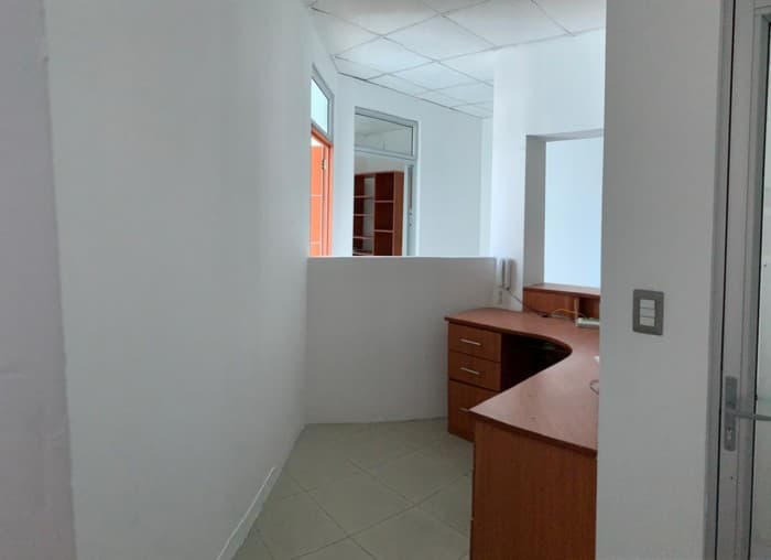 Oficina o clínica en renta en zona 10 Edificio Sixtino — foto 3