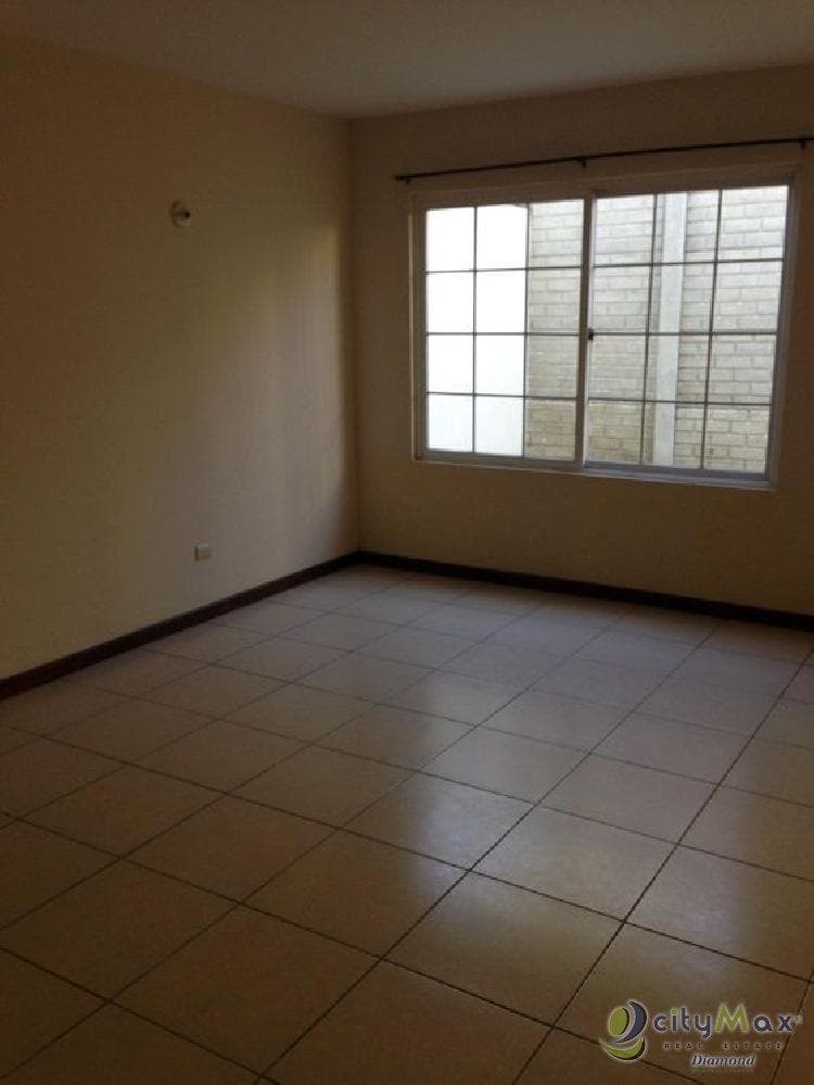 VENTA HERMOSA CASA EN SANTA CATARINA PINULA — foto 1