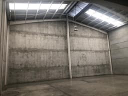 Renta de ofibodega dentro de complejo, Calzada La Paz.