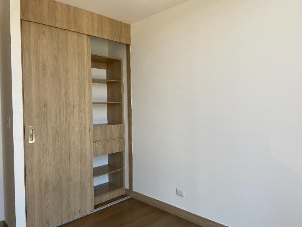APARTAMENTO EN RENTA EN TRIVA, ZONA 15 — foto 5