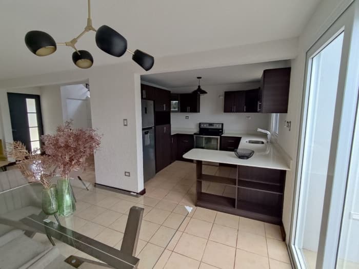 CASA #VENTA EN ALTOS DE VILLAGE, FRAIJANES — foto 2