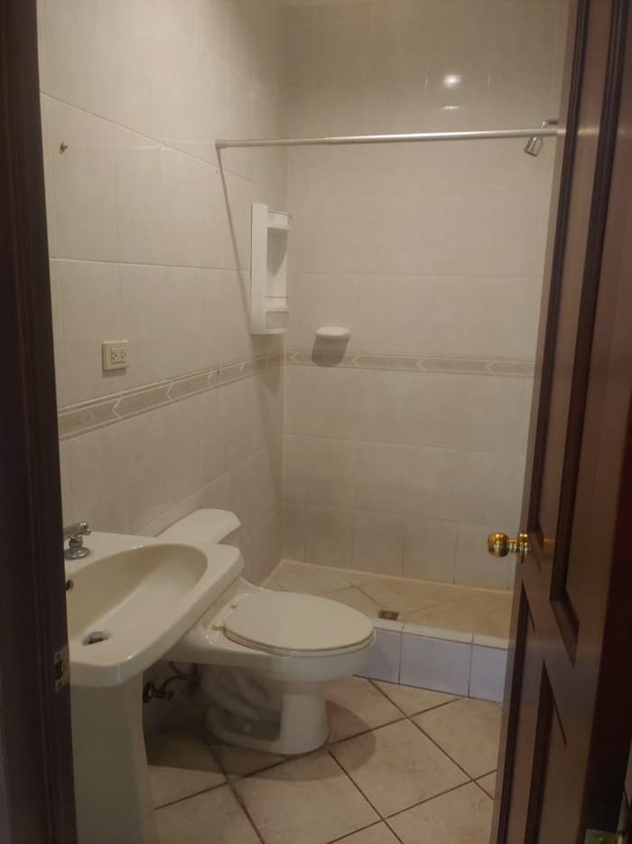 Rento apartamento amueblado en edificio de zona 10 — foto 13