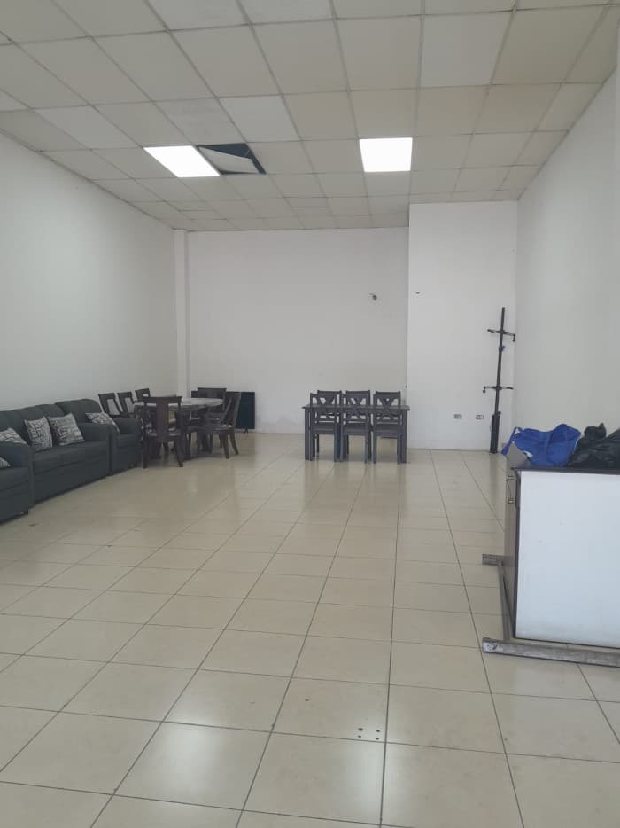 Local comercial en Villa Canales — foto 3