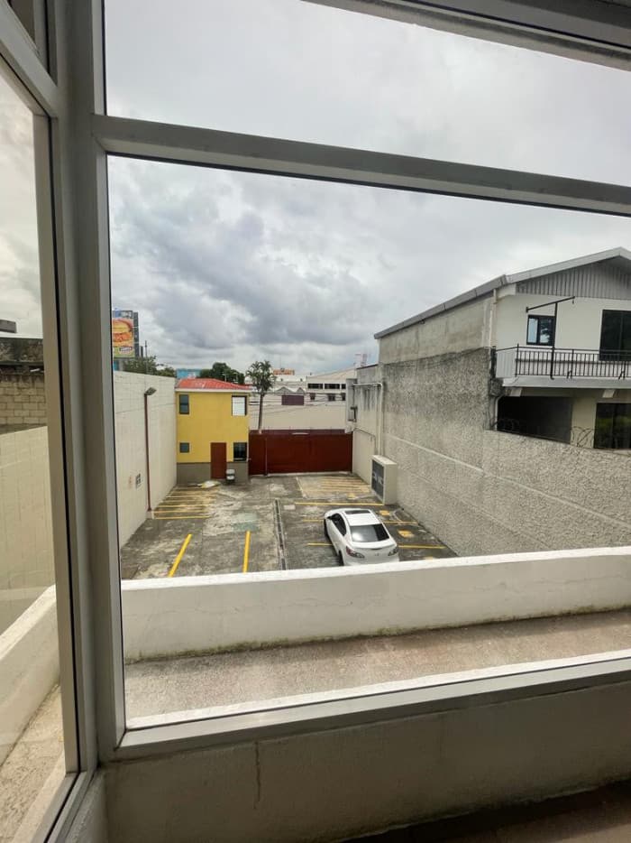 EDIFICIO EN #VENTA EN CALZADA ROOSEVELT — foto 2