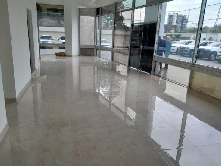 LOCAL EN VENTA DENTRO DE EDIFICIO, ZONA 15/MI — foto 2
