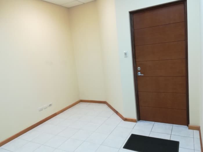En renta Oficina Tabicada en Zona 10 — foto 7