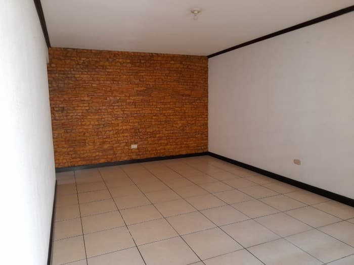 VENDO CASA EN BOSQUES DE SAN MARINO ZONA 8 — foto 4