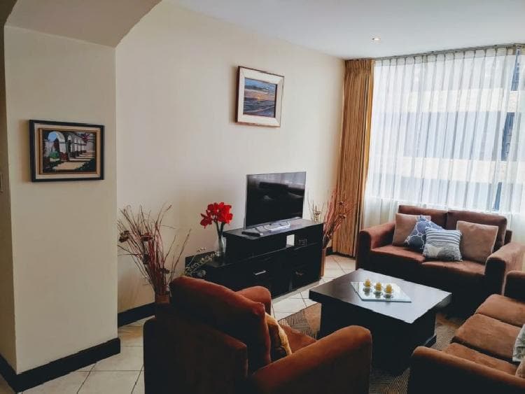 APARTAMENTO EN RENTA, ZONA 10 — foto 3