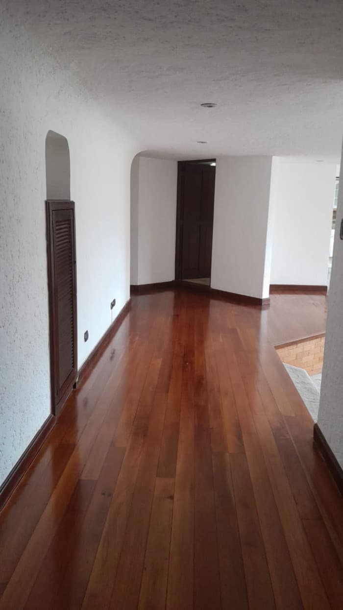 Amplio e iluminado apartamento en renta en Zona 15 — foto 2