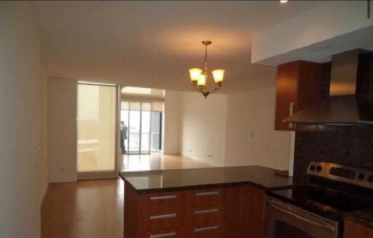 Rento amplio apartamento en zona 10, Diagonal 6. — foto 5