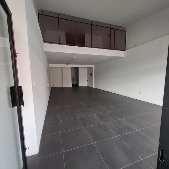 En renta local comercial en Zona 10 — foto 4