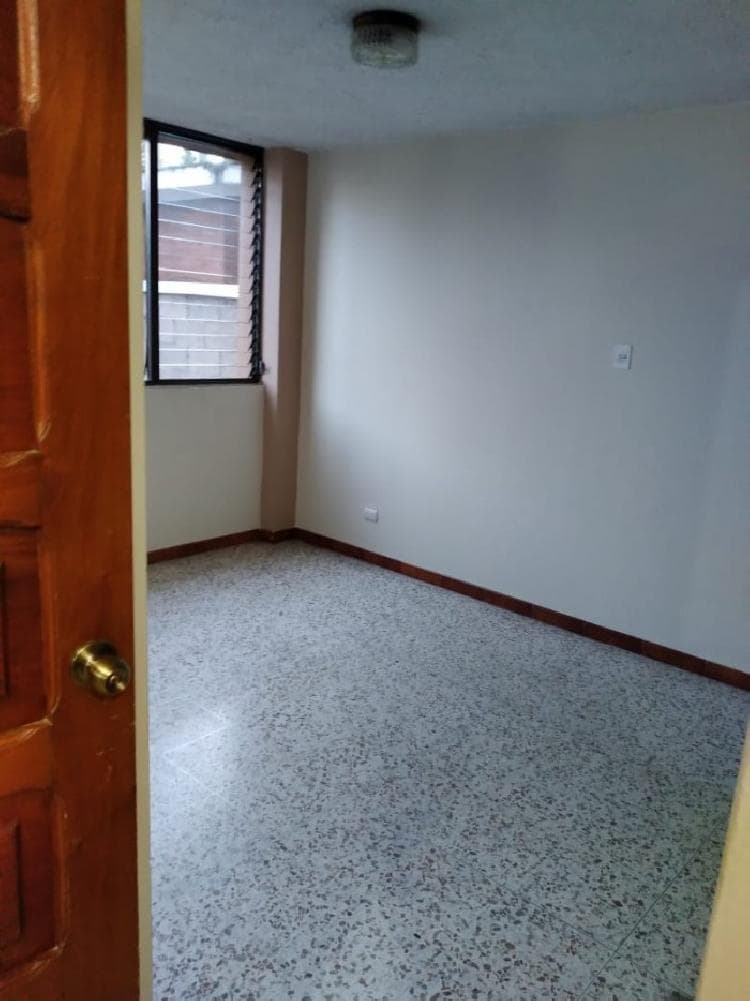 Rento bonito apartamento en zona 14 — foto 6