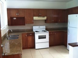 Plus Real Estate renta casa en VHI zona 15