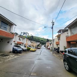 En Venta Casa en Res. Los Olivos zona 18