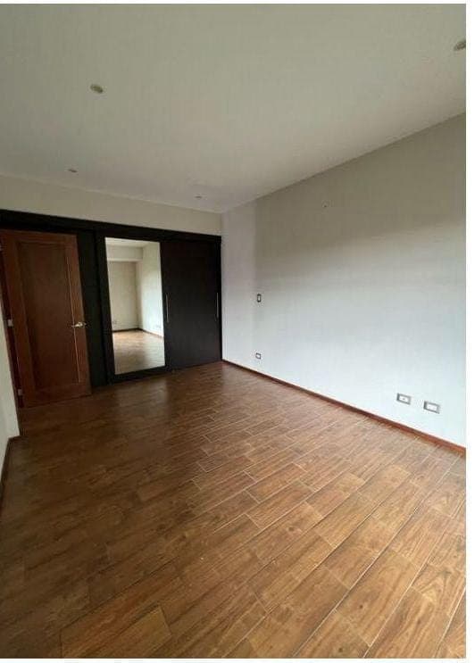 APARTAMENTO EN #RENTA EN ZONA 16 — foto 1
