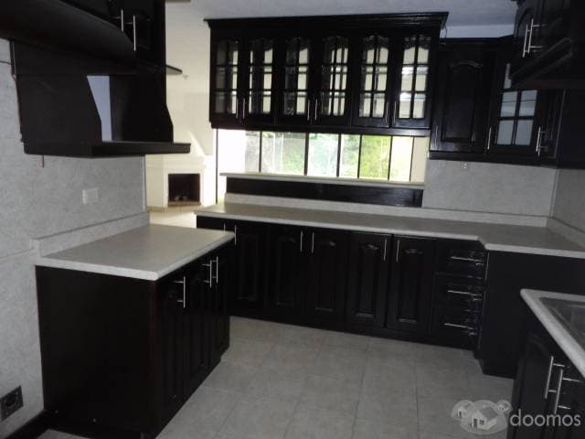 AMPLIA CASA DE 3 NIVELES COMPLETISIMA — foto 3