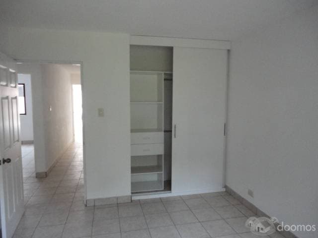 AMPLIA CASA DE 3 NIVELES COMPLETISIMA — foto 8