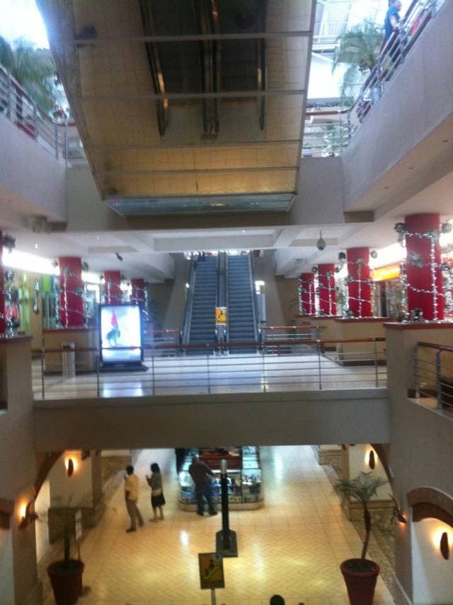 Locan 2o nivel Centro Comercial en zona 10 — foto 2