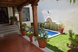 CITYMAX ANTIGUA VENDE BELLA CASA AMUEBLADA Y EQUIPADA!