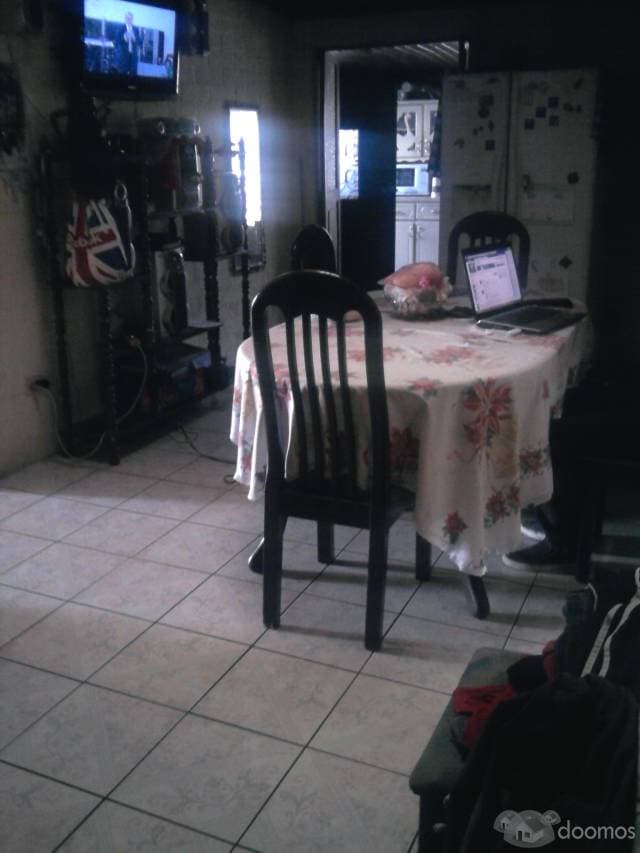VENDO LINDO Y AMPLIO APARTAMENTO DE 2DO. NIVEL — foto 2