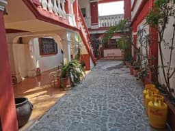 CityMax Antigua renta casa amplia ideal para oficinas o negocio en Antigua Guatemala