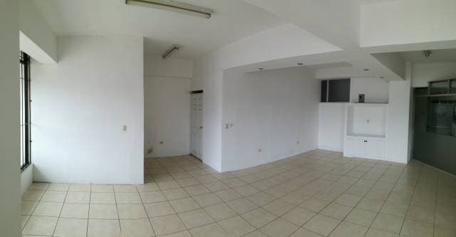 Alquilo Local Comercial en Edificio Oficentro 6-22, zona 3 de Xela — foto 4