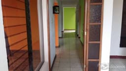 EN VENTA CASA DE ESQUINA CON DOS LOCALES COMERCIALES EN SU EXTERIOR EN ZONA 4 MIXCO