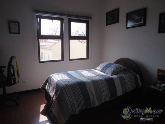 Venta Casa en Exclusivo Sector EL NARANJO — foto 4