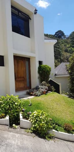 Venta Casa en Condominio Zona 16 La Montaña