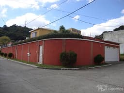 Casa Grande con terreno adicional