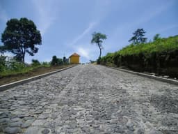 Terrenos en la Antigua Guatemala, preciosos terrenos Grandes!!! rodeado de un excelente clima, tranquilidad y seguridad dentro de proyecto, cuenta con áreas verdes , de únicamente de 32 terrenos a 15
