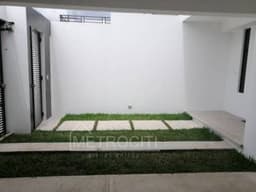 MODERNA CASA PARA ESTRENAR EN VENTA EN ZONA 15