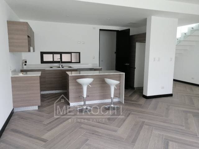 MODERNA CASA PARA ESTRENAR EN VENTA EN ZONA 15 — foto 5