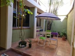 CASA EN VENTA DE 2 NIVELES EN ZONA 6 EN COLONIA CON GARITA DE SEGURIDAD