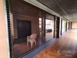 Venta de local en zona 14 sobre calle altamente transitada