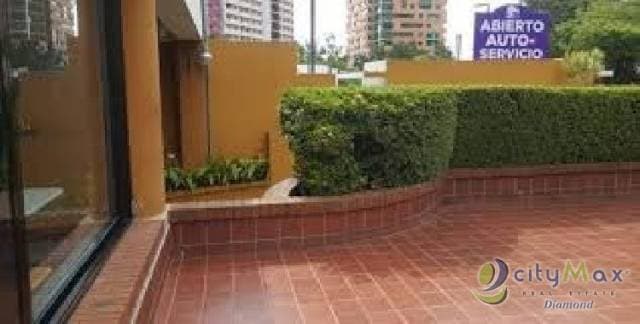 Venta de local en zona 14 sobre calle altamente transitada — foto 3