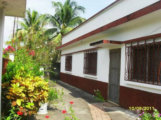 VENDO BELLA CASA DE TERRAZA CON JARDIN INTERNO. — foto 1