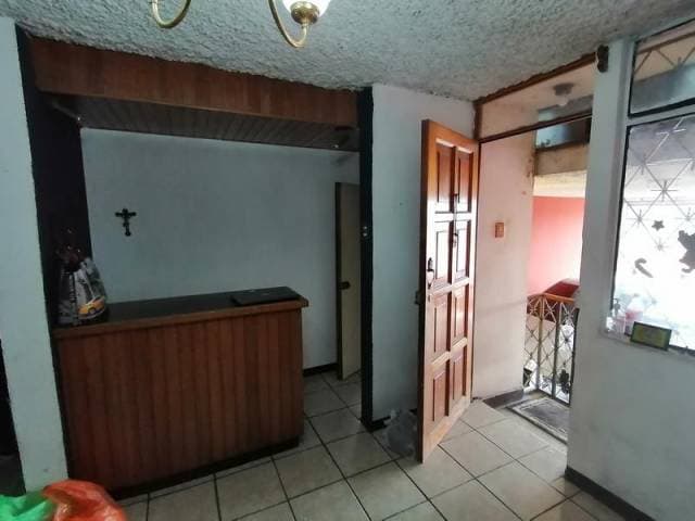 VENDO CASA CON APTO EN MOLINO DE LAS FLORES — foto 2