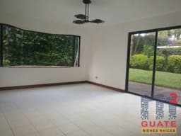 Casa de 330 m2 de construcción, en Venta Muxbal