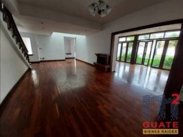 Casa de 440 m2 de construcción, en Venta Santa Catarina Pínula — foto 1