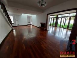 Casa de 440 m2 de construcción, en Venta Santa Catarina Pínula