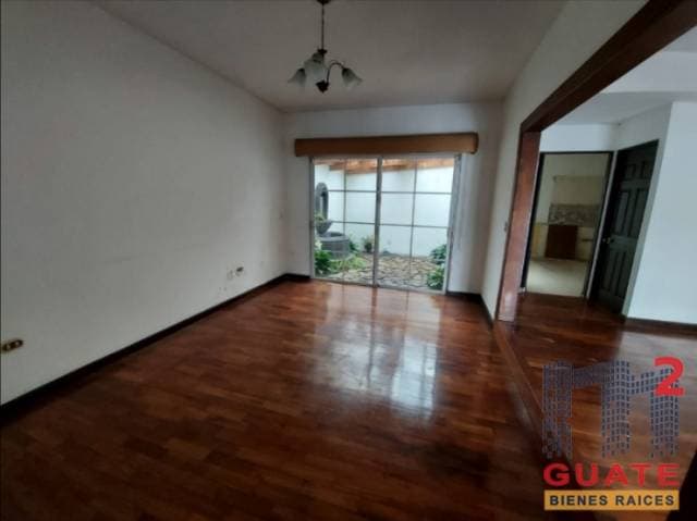 Casa de 440 m2 de construcción, en Venta Santa Catarina Pínula — foto 2